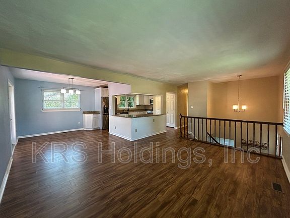 2nd image of 504 Stoney Creek Cir
