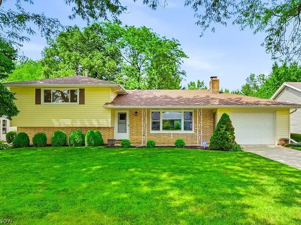 1812 Skyline Dr, Lorain, OH 44053