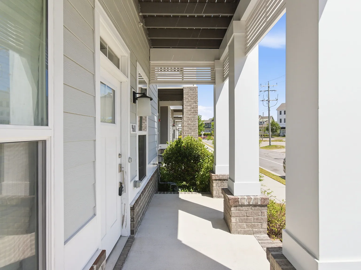 3 bed, 3.5 bath, 2600 sqft, $4,000 — Photo 3
