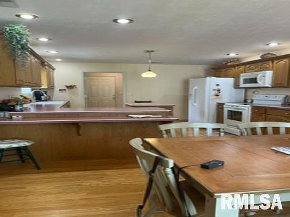 3rd image of 1307 N Magnolia Dr