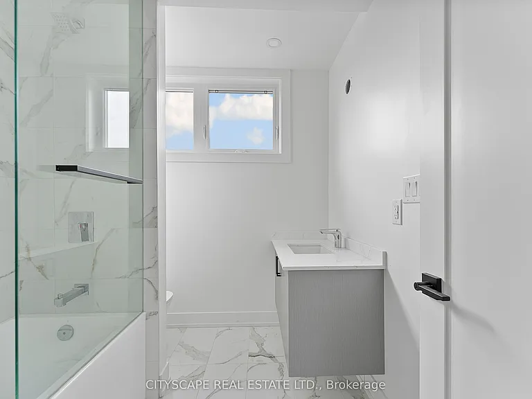 589 Oakwood Ave #2 — Photo 30
