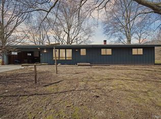 7925 Hough Rd, Almont, MI 48003