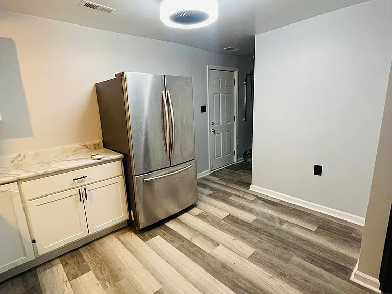 1217 Allen St — Photo 5