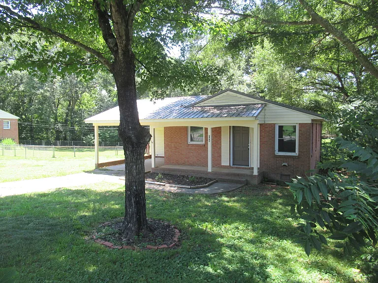 208 Crescent Ct — Photo 3
