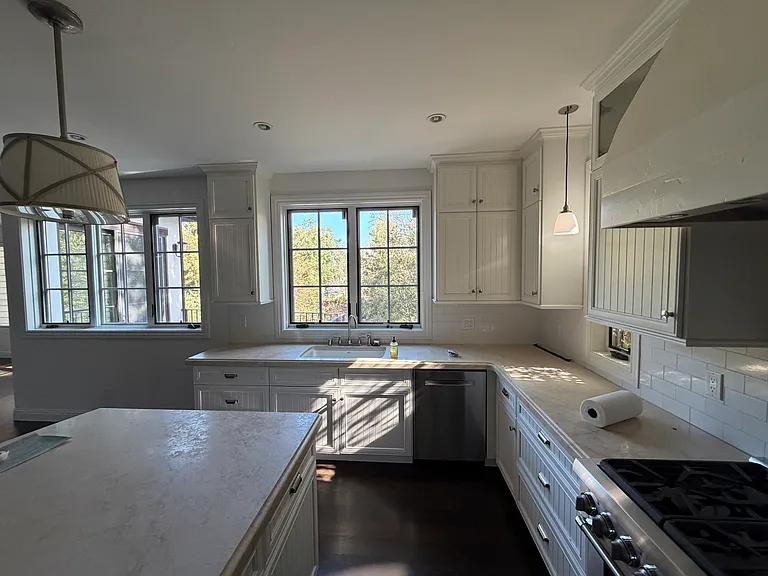 2509 Easton Dr — Photo 11
