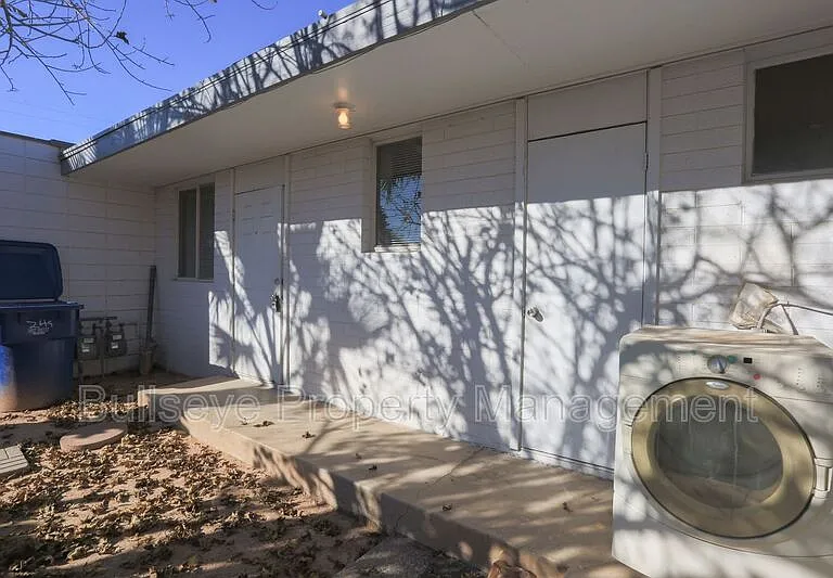 249 S Hobson — Photo 15