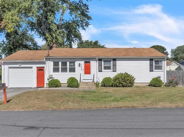 16 Ontario St, West Warwick, RI 02893