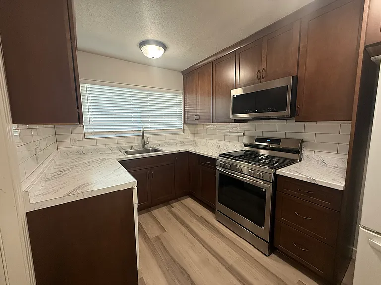419 Lawrence Dr #B — Photo 11