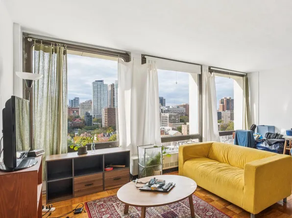 210 Locust St #16EW, Philadelphia, PA 19106