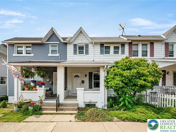 541 1/2 Elm St, Emmaus, PA 18049