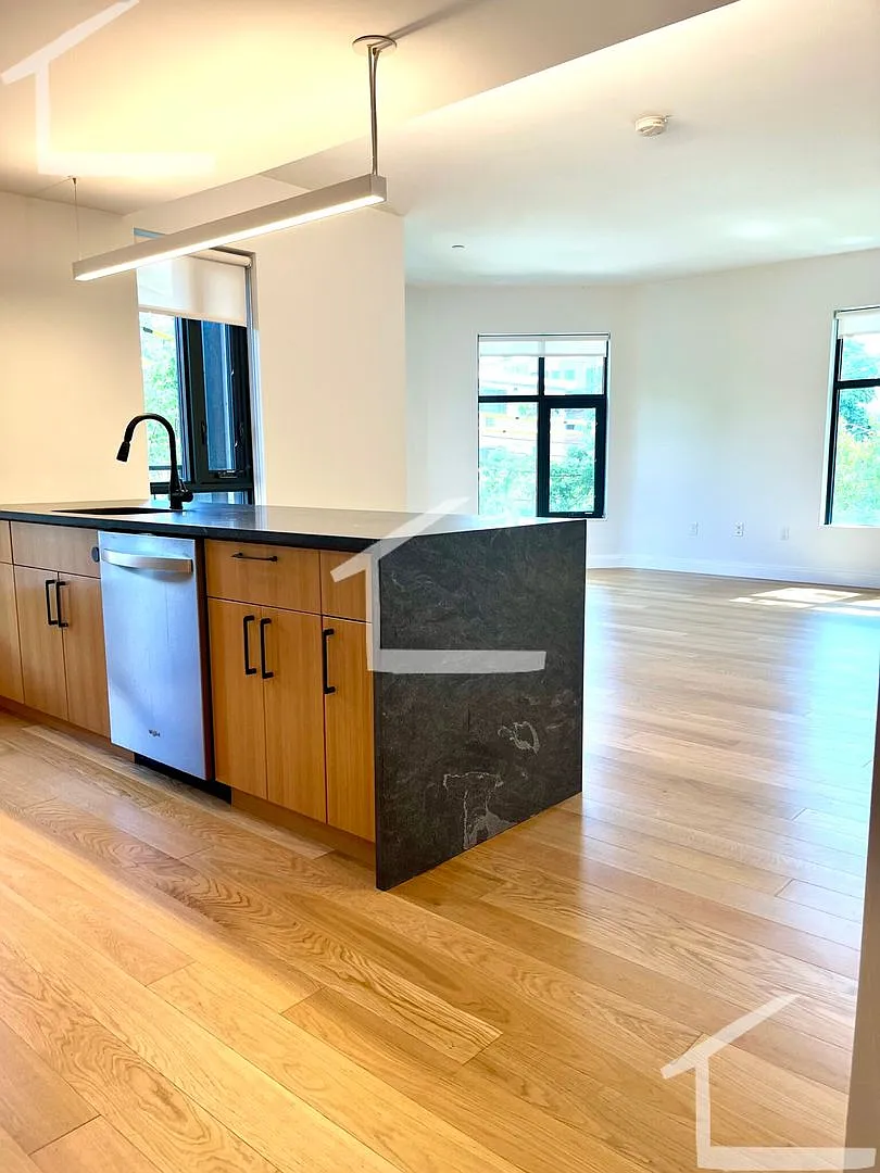 No Brokers Fee, In-Unit Washer and Dryer, Central Heat/AC, All New, Parking for Rent — Photo 3