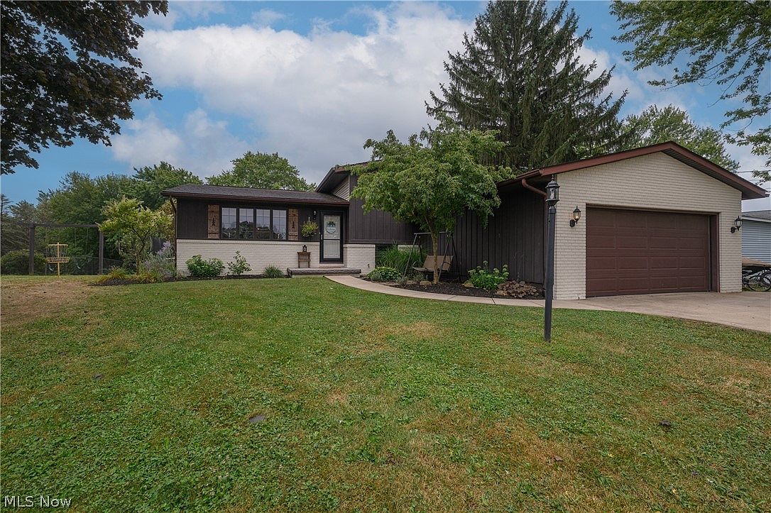 10299 Hunting Hills Ave NE, Hartville, OH 44632 | Zillow