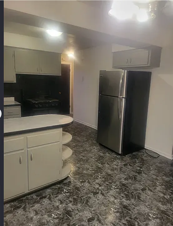 Building Photo - 7910 S Troy St #1S