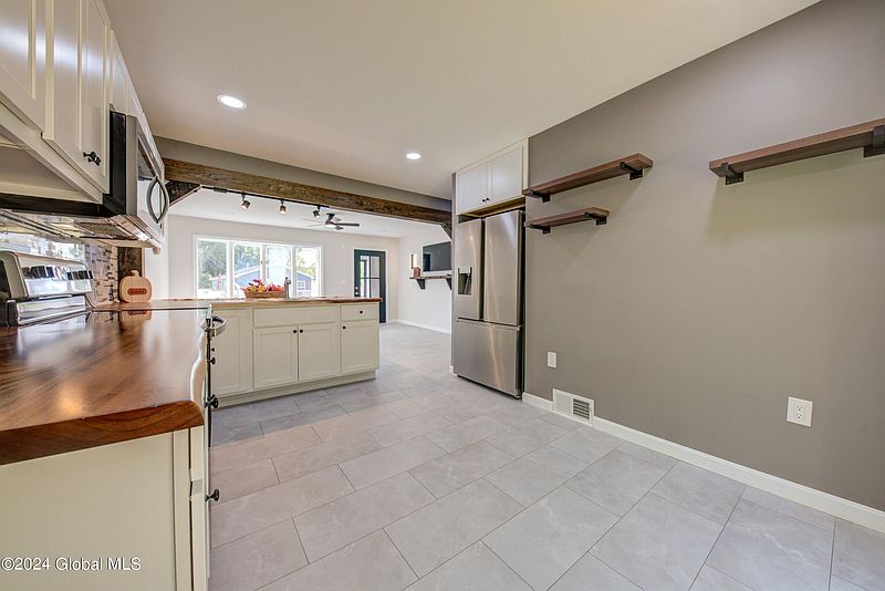 4th image of 22 Bellevue Avenue