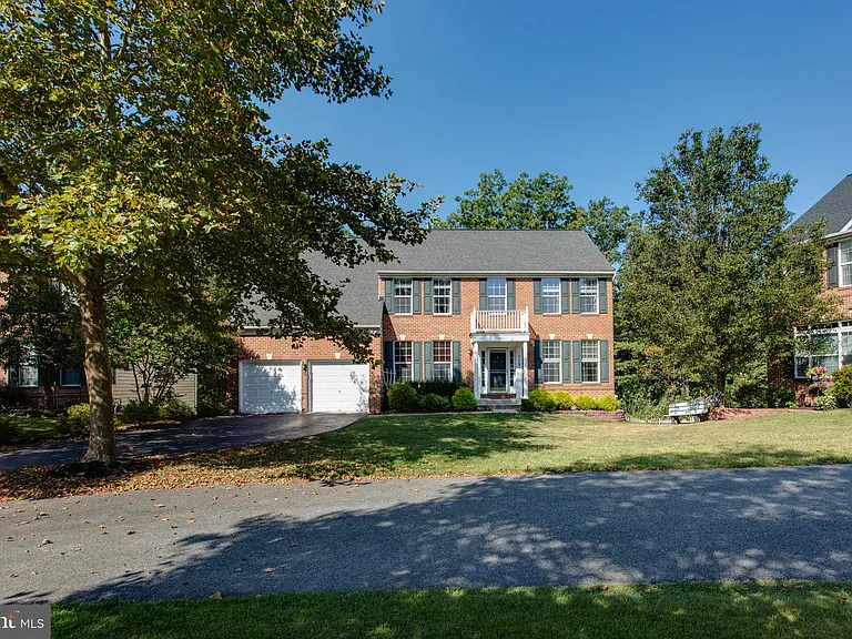 2191 Oak Forest Dr — Photo 2