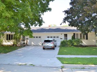 921 James St, De Pere, WI 54115
