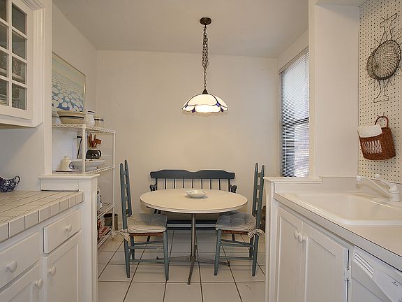 Eat-in-Kitchen View 1