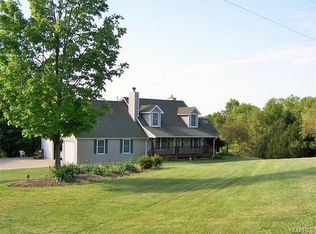 387 Meadow View Farms Rd, Villa Ridge, MO 63089