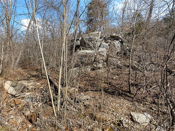 5th image of 4242 Mill Hollow Rd