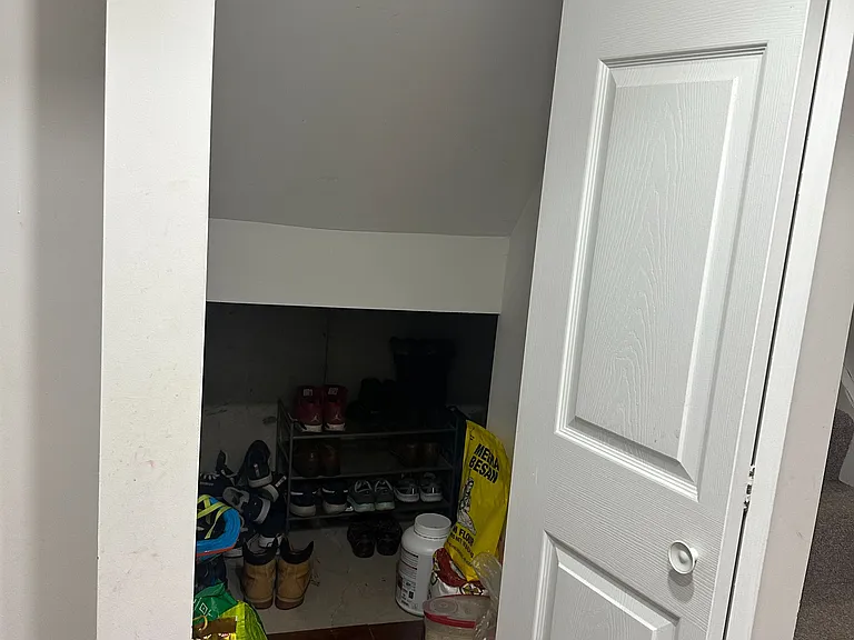 7200 Harding Cres — Photo 37