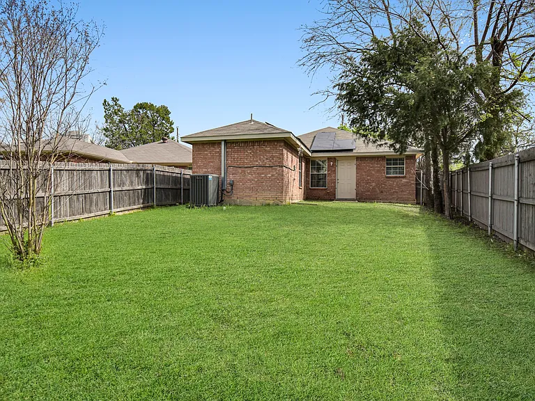 5711 Arlington Park Dr — Photo 15