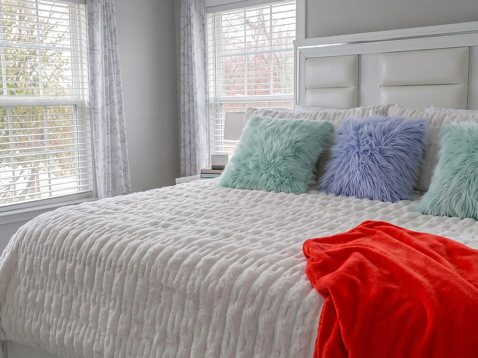 3 bed, 2.0 bath, 2300 sqft, $1,637 — Photo 1