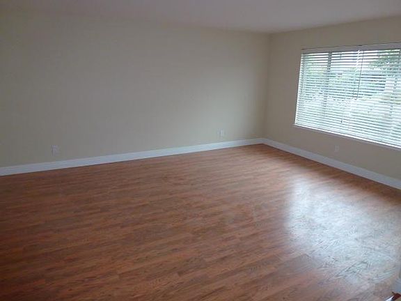 5th image of 2479 Glen Angus Way