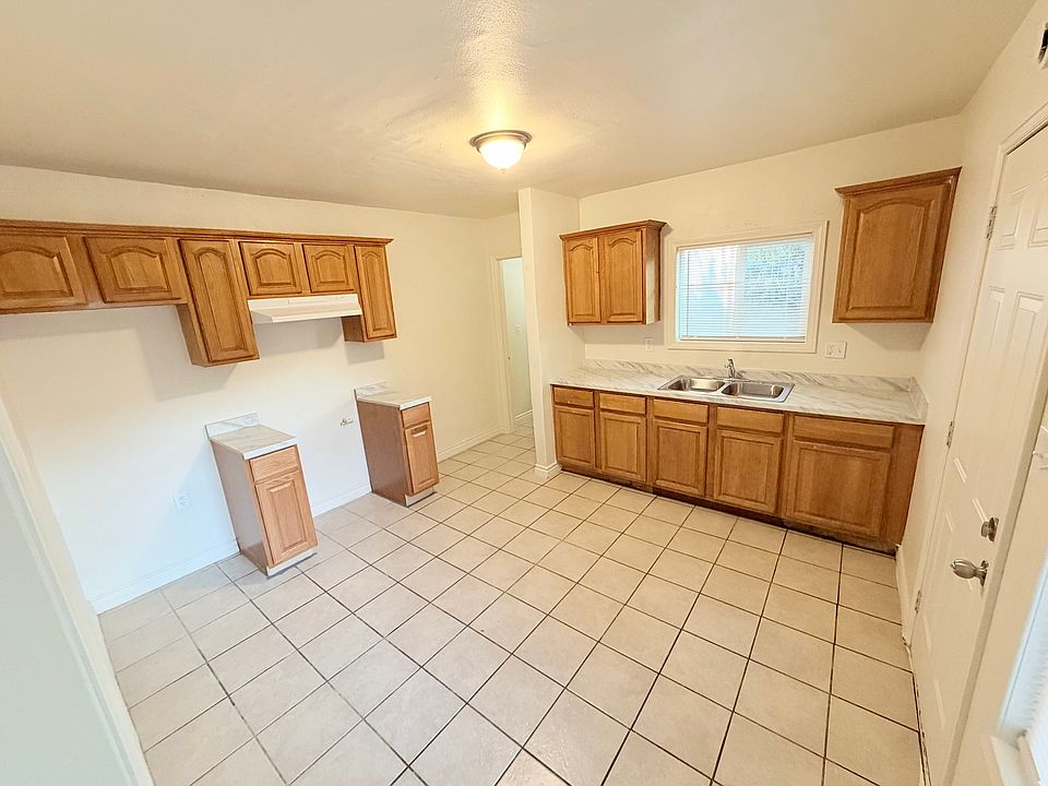 2nd image of 818 E Route 66 APT 15