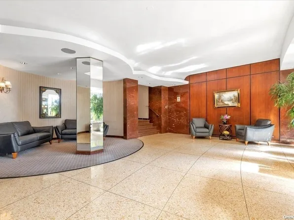 61-20 Grand Central Parkway image 3 of 23