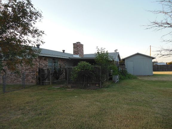 3rd image of 1405 Hiawatha Ln