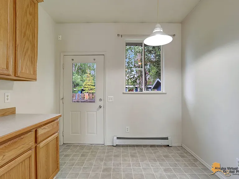 1105 W 34th Ave — Photo 8