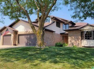 4821 Robin Ln, Sioux City, IA 51106
