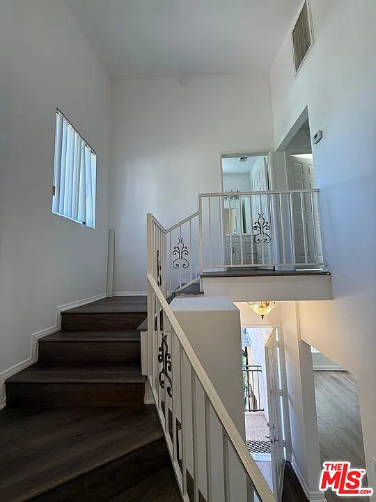 2 bed, 2.0 bath, 1100 sqft, $3,200 — Photo 3