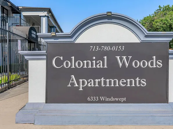 Colonial Woods Apts