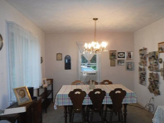 5th image of 167 Brad St