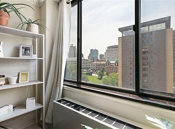 4th image of 700 E 8th St #11e & 11f