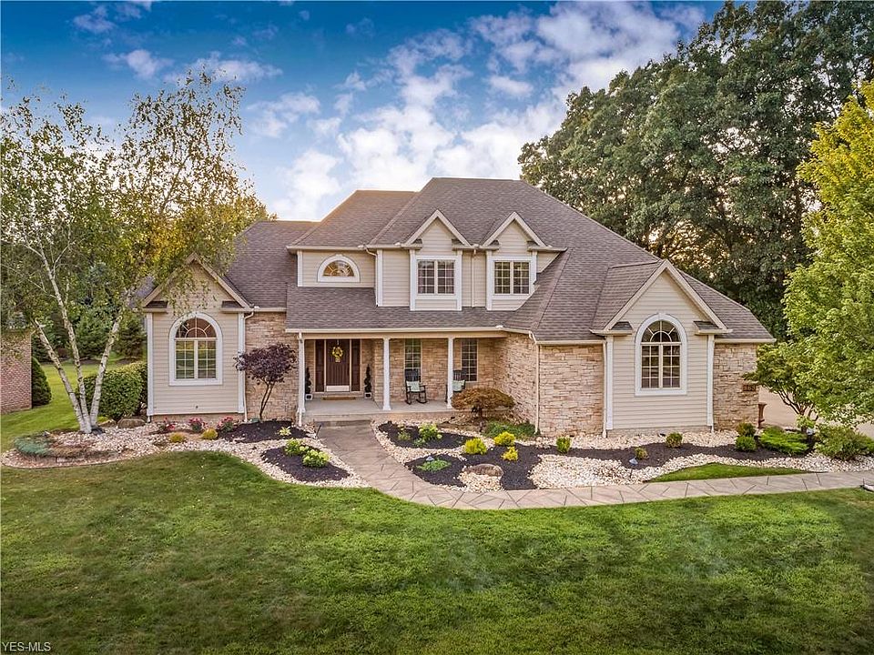 1st image of 863 Redwood Dr