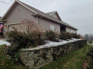 7 Eagle Dr, Endwell, NY 13760