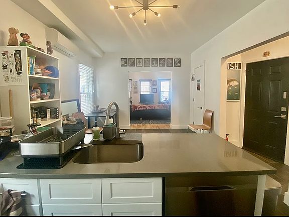 4th image of 420 E 4th St APT 2
