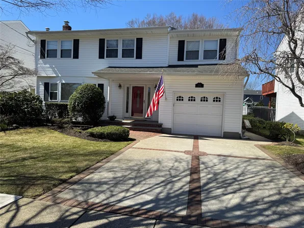 1524 Maeder Avenue, Merrick, NY 11566