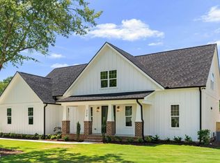 330 Powhatan Dr, Fuquay Varina, NC 27526