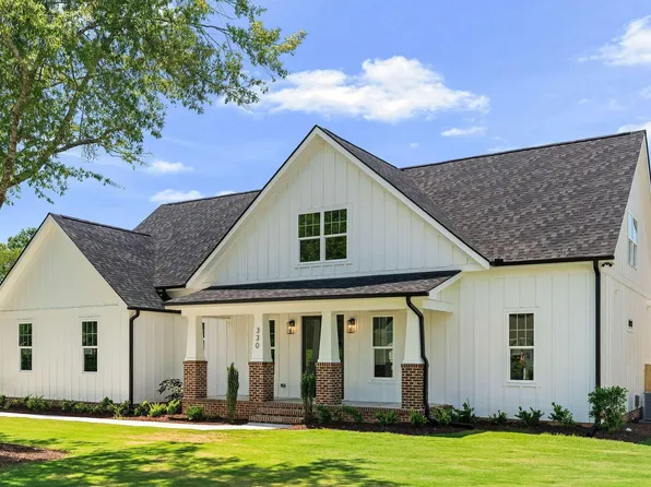 330 Powhatan Dr, Fuquay Varina, NC 27526