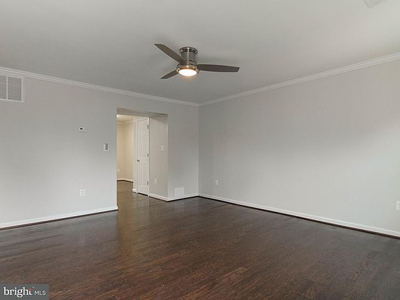 2nd image of 2919 Williamsburg Ct