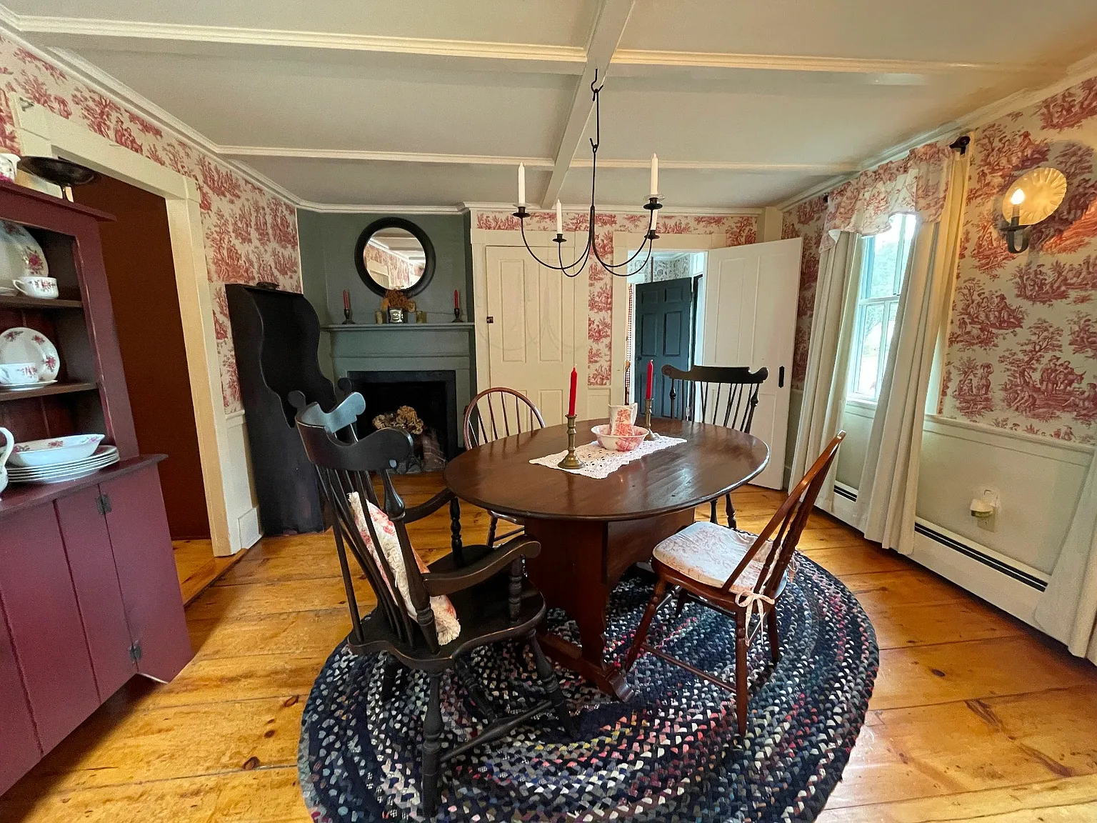 3 bed, 1600 sqft, $2,100 — Photo 1