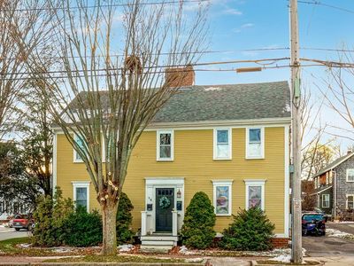 12 School St APT 2, Amesbury, MA, 01913