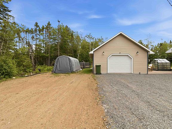 3rd image of 19 Robyn Dr