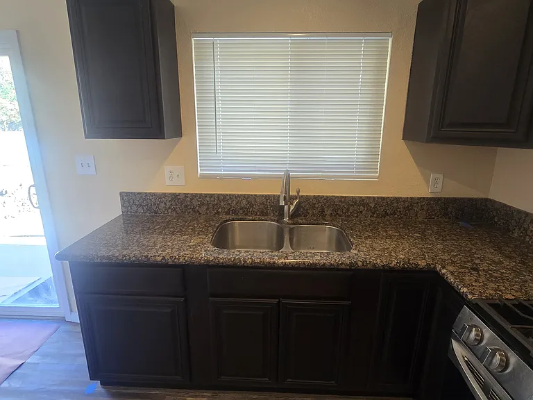 5539 Santa Margarita St — Photo 9
