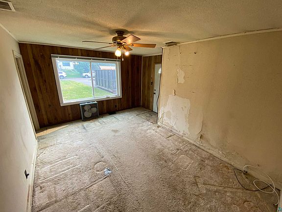 3rd image of 2305 Pershing St