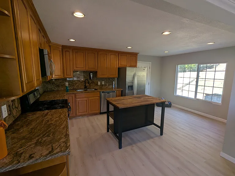 706 Appian Way — Photo 4