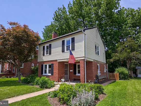 2nd image of 1223 Elm Ave